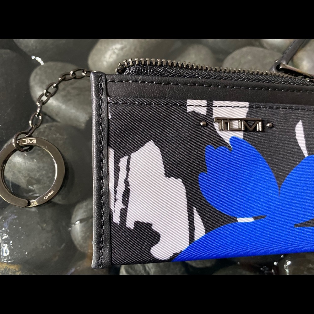 Tumi Vista Zip Card Case Keychain - Picture 4 of 10